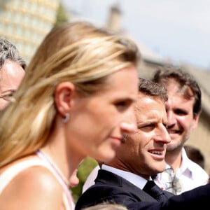 Le Président de la République Emmanuel Macron lors d'un bain de foule après la cérémonie du 143ème défilé militaire du 14 juillet, jour de la Fête Nationale, sur les Champs-Elysées et la place de la Concorde, à Paris, France, le 14 juillet 2023. © Dominique Jacovides/Bestimage 