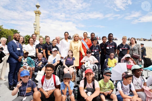 Cindy Fabre, la Première dame Brigitte Macron et Indira Ampiot, Miss France 2023 lors d'un bain de foule après la cérémonie du 143ème défilé militaire du 14 juillet, jour de la Fête Nationale, sur les Champs-Elysées et la place de la Concorde, à Paris, France, le 14 juillet 2023. © Dominique Jacovides/Bestimage 