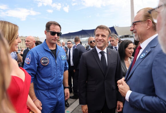 Thomas Pesquet et le Président de la République Emmanuel Macron lors d'un bain de foule après la cérémonie du 143ème défilé militaire du 14 juillet, jour de la Fête Nationale, sur les Champs-Elysées et la place de la Concorde, à Paris, France, le 14 juillet 2023. © Dominique Jacovides/Bestimage 