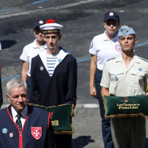 Le président français Emmanuel Macron et le Premier ministre indien, Narendra MODI lors de la cérémonie du 143ème défilé militaire du 14 juillet, jour de la Fête Nationale, sur les Champs-Elysées et la place de la Concorde, à Paris, France, le 14 juillet 2023. © Stéphane Lemouton/Bestimage 