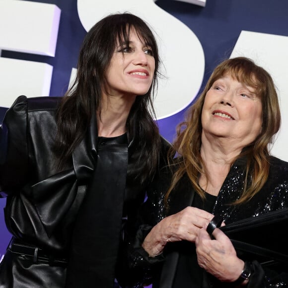 Charlotte Gainsbourg et sa mère Jane Birkin au photocall de la 48ème cérémonie des César à l'Olympia à Paris le 24 février 2023 © Dominique Jacovides / Olivier Borde / Bestimage 