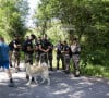 Cette fin d'après-midi, durant laquelle il a échappé à la vigilance de ses grands-parents, semble désormais bien loin.
Les gendarmes recherchent le petit Emile. Le 13 juillet 2023. @ Thibaut Durand / ABACAPRESS.COM