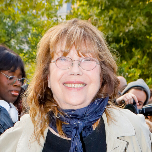 Rétro - La chanteuse et actrice Jane Birkin s'est éteinte à l'âge de 76 ans - Info - Jane Birkin informe son public que ses dates parisiennes le mois prochain (Olympia et Cigale) sont annulées, tout comme sa présence au sein des prochains festivals d’été - Jane Birkin - Arrivées au défilé Acne Studios Collection Femme Prêt-à-porter Printemps/Eté 2023 lors de la Fashion Week de Paris, France, le 28 septembre 2022. © Veeren-Clovis/Bestimage  Celebs attends the Acne Studios Womenswear Spring/Summer 2023 show as part of Paris Fashion Week on September 28, 2022 in Paris, France. 