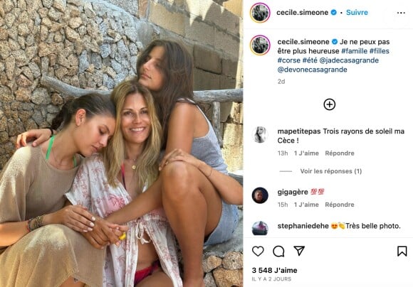 Le 15 juillet 2023 sur Instagram, la principale intéressée a d'ailleurs ravi ses followers en s'immortalisant en pleine session câlins avec sa progéniture en Corse.