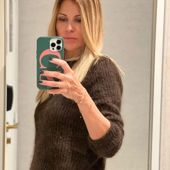 Installée à Lyon depuis plusieurs années déjà, l'ex-Miss Météo de Canal + y vit en toute quiétude avec son époux Dominique Casagrande, l'ancien gardien de but du FC Nantes et du Paris Saint-Germain et leurs deux filles, Jade (2002) et Dévone (2007).