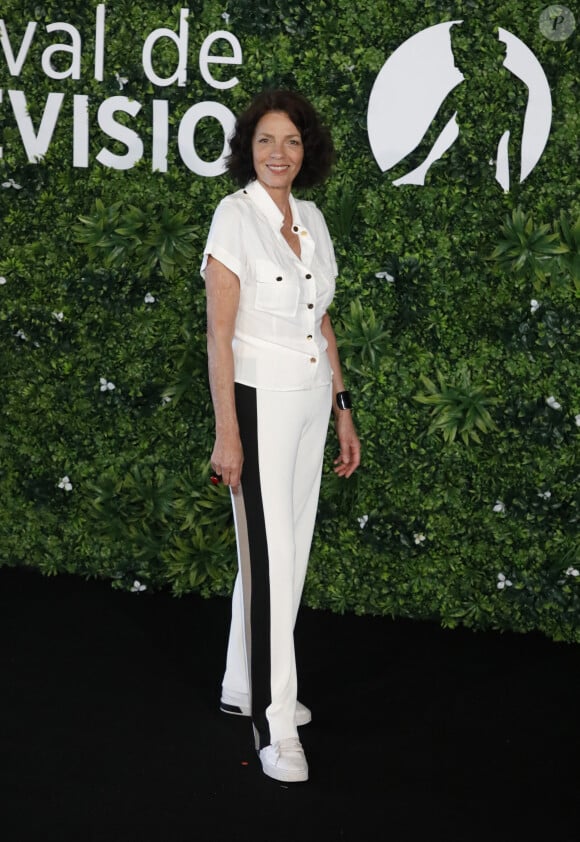 Elizabeth Bourgine au photocall de la série "Meurtres au paradis" lors du 62ème Festival de Télévision de Monte-Carlo, à Monaco, le 17 juin 2023. © Denis Guignebourg/BestImage 