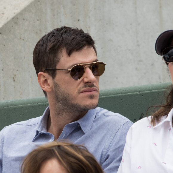 Gaspard Ulliel et sa compagne Gaëlle Pietri - Jour 11 - Les célébrités dans les tribunes des internationaux de tennis de Roland Garros à Paris. Le 7 juin 2017 © Jacovides-Moreau / Bestimage 