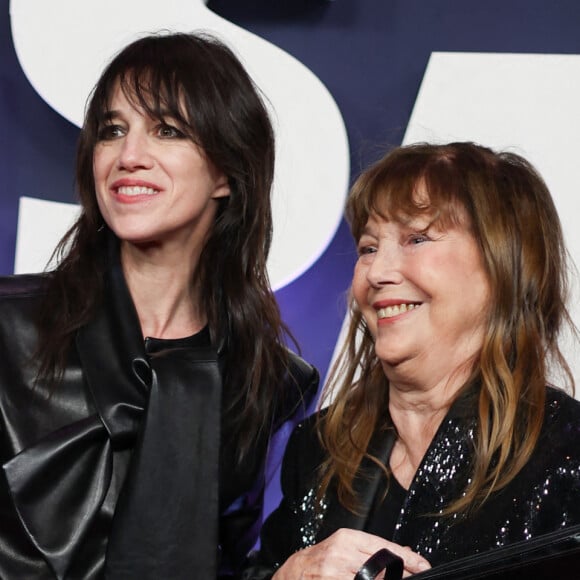 Jane Birkin et sa fille Charlotte Gainsbourg au photocall de la 48ème cérémonie des César à l'Olympia à Paris le 24 février 2023 © Dominique Jacovides / Olivier Borde / Bestimage