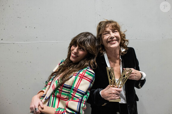 Exclusif - Lou Doillon et sa mère Jane Birkin - Backstage de la 36ème édition des Victoires de la Musique à la Seine Musicale à Boulogne-Billancourt, France, le 12 février 2021. © Cyril Moreau/Bestimage