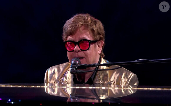 C'est pourquoi le chanteur est intervenu, en tant que témoin de la défense, le lundi 17 juillet 2023 par visioconférence.
Elton John chante Rocket Man à Glastonbury.
