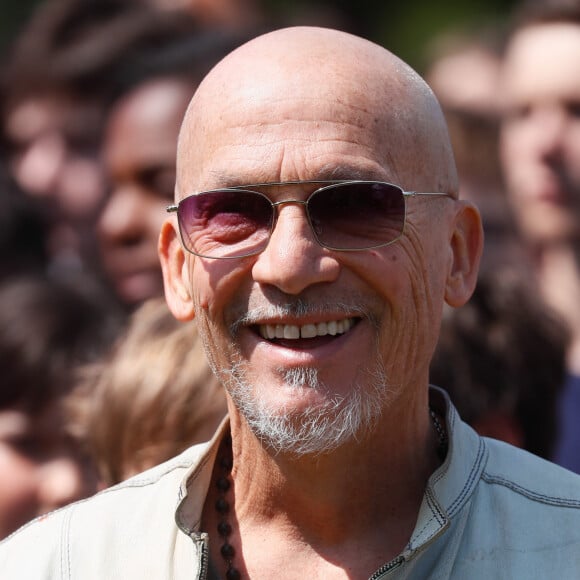 Mais au tout début de leur carrière, les deux hommes étaient en compétition.
Florent Pagny - Cérémonie de remise des prix des Ambassadeurs ELA et lancement de la nouvelle campagne "Mets tes baskets et bats la maladie" à la Cité des Sciences et de l'Industrie à Paris. Le 7 juin 2023 © Christophe Clovis / Bestimage