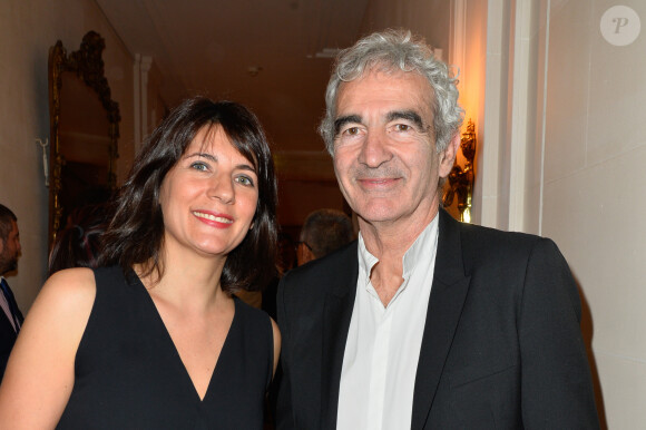 Raymond Domenech et sa compagne Estelle Denis lors de l'anniversaire des 10 ans de l'Etoile de Martin à l'hôtel Le Bristol à Paris. L'association soutient la recherche sur les cancers de l'enfant et offre des moments de plaisir et de détente à des enfants hospitalisés. Paris, le 30 mars 2017. © Guirec Coadic/Bestimage