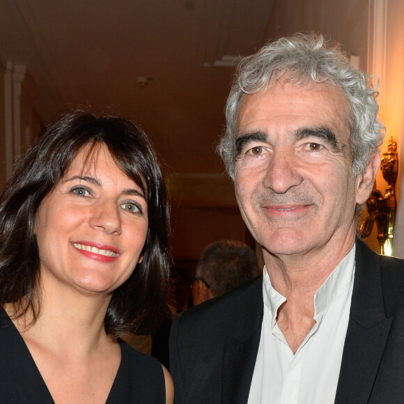 Raymond Domenech et sa compagne Estelle Denis lors de l'anniversaire des 10 ans de l'Etoile de Martin à l'hôtel Le Bristol à Paris. L'association soutient la recherche sur les cancers de l'enfant et offre des moments de plaisir et de détente à des enfants hospitalisés. Paris, le 30 mars 2017. © Guirec Coadic/Bestimage