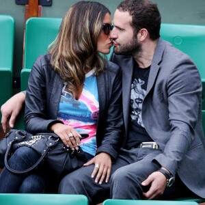 C'est un ami commun qui les a présentés
Archives - Frédéric Michalak et sa compagne Cindy dans les tribunes du tournoi international de tennis Roland Garros à Paris. Le 31 mai 2010
