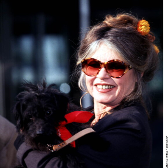 Archives - Brigitte Bardot souriante.