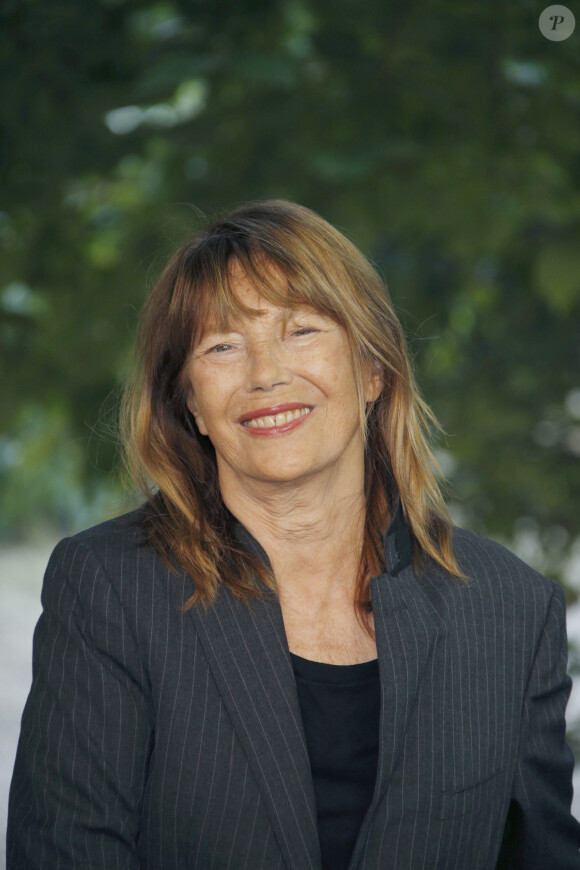 "La police municipale a inclus la maison de Jane Birkin dans sa ronde", a assuré un proche des services de la mairie.
Jane Birkin de Jane by Charlotte - Personnalités lors de la 14ème édition du Festival du Film Francophone d'Angoulême © Christophe Aubert via Bestimage