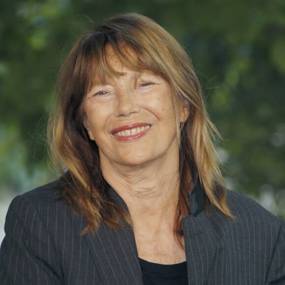 "La police municipale a inclus la maison de Jane Birkin dans sa ronde", a assuré un proche des services de la mairie.
Jane Birkin de Jane by Charlotte - Personnalités lors de la 14ème édition du Festival du Film Francophone d'Angoulême © Christophe Aubert via Bestimage