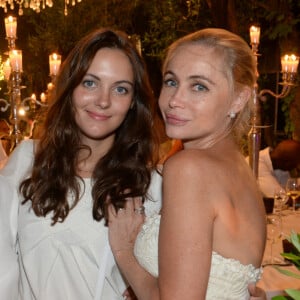 Emmanuelle a partagé une tendre photo estivale avec ses enfants 
Exclusif - Emmanuelle Béart avec sa maman Geneviève Galéa et sa fille Nelly Auteuil - 20ème édition de la soirée Blanche aux Moulins de Ramatuelle à Saint-Tropez © Rachid Bellak / LMS / Bestimage