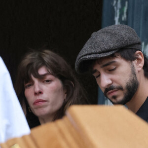 Lou Doillon, Ben Attal, Marlowe (fils de Lou Doillon), Roman de Kermadec (fils de Kate Barry) - Arrivées des célébrités aux obsèques de Jane Birkin en l'église Saint-Roch à Paris. Le 24 juillet 2023 © Jacovides-KD Niko / Bestimage 