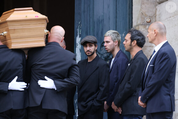 Ben Attal, Marlowe (fils de Lou Doillon), Roman de Kermadec (fils de Kate Barry) - Arrivées des célébrités aux obsèques de Jane Birkin en l'église Saint-Roch à Paris. Le 24 juillet 2023 © Jacovides-KD Niko / Bestimage 