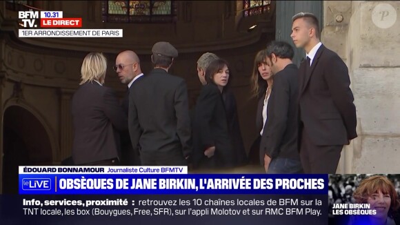 Charlotte Gainsbourg très affectée, soutenue par son clan, son compagnon Yvan Attal, son fils Ben Attal, et ses filles Alice et Jo Attal, lors des obsèques de Jane Birkin, à l'église Saint-Roch le 24 juillet 2023