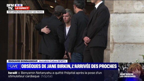 Charlotte Gainsbourg très affectée, soutenue par son clan, son compagnon Yvan Attal, son fils Ben Attal, et ses filles Alice et Jo Attal, lors des obsèques de Jane Birkin, à l'église Saint-Roch le 24 juillet 2023