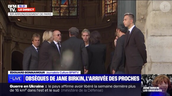 Charlotte Gainsbourg très affectée, soutenue par son clan, son compagnon Yvan Attal, son fils Ben Attal, et ses filles Alice et Jo Attal, lors des obsèques de Jane Birkin, à l'église Saint-Roch le 24 juillet 2023