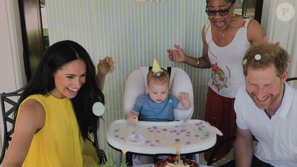 Et a eu l'opportunité de dire tout ce qu'elle avait subi avec la famille royale britannique.
Le prince Harry, duc de Sussex et Meghan Markle, duchesse de Sussex, avec leurs enfants Archie et Lilibet.