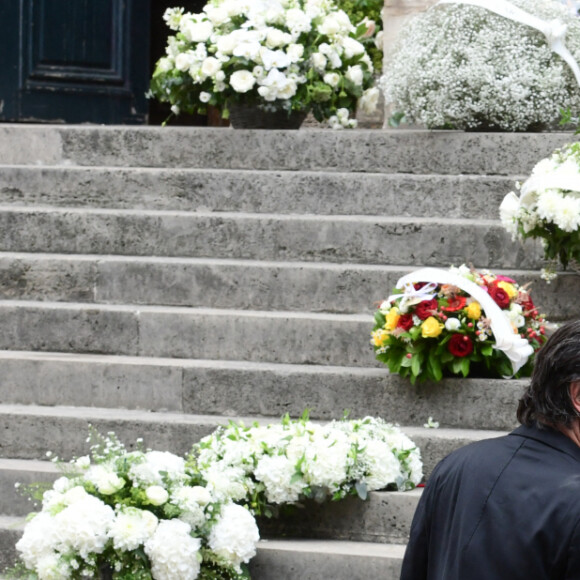 Sa mère, Bambou, était également présente et a salué Yvan Attal.
Yvan Attal et sa mère, Bambou - Sorties des obsèques de Jane Birkin en l'église Saint-Roch à Paris. Le 24 juillet 2023 © Jacovides-KD Niko / Bestimage 