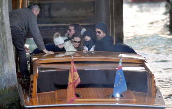 Angelina Jolie, Brad Pitt, Zahara et les jumeaux à Venise.