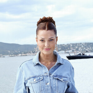 Elle apparaît le crâne rasé à l'hôpital, en train de fondre en larmes.
Caroline Receveur au défilé Etam Croisière 2023 à Saint-Tropez le 11 mai 2023. © Rachid Bellak / Bestimage