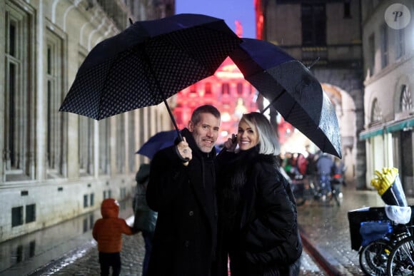 Avec son compagnon Jalil Lespert et sa fille Jade, elle a pu profiter d'un charmant moment en plein coeur de Paris.
Exclusif - Laeticia Hallyday et son compagnon Jalil Lespert, accompagnés de Jade et Joy sont allés rendre visite au Manneken-Pis qui a été rhabillé en hommage à Johnny Hallyday à Bruxelles le 20 décembre 2022. © Dominique Jacovides / Bestimage