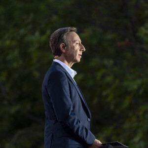 Stéphane Bern est un homme très prévenant.
Exclusif - Stéphane Bern lors du 10ème anniversaire du "Grand Concert de Paris" au pied de la Tour Eiffel sur le Champ-de-Mars à Paris, France. Pour clôturer en beauté la Fête nationale 2023, l'Orchestre National de France, la Maîtrise et le Choeur de Radio France organisent "Le Grand Concert de Paris" au pied de la Tour Eiffel au Champ-de-Mars à Paris. © Perusseau-Veeren/Bestimage