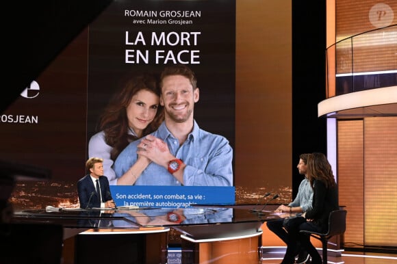 Laurent Delahousse reçoit Romain et Marion Grosjean, Angèle et Jean Todt sur le plateau de "20h30 Le Dimanche" sur France 2, le 12 décembre 2021. © DPPI / Panoramic / Bestimage 