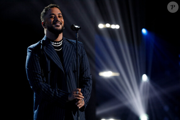 Exclusif - Slimane chante son tube "Des milliers de je t'aime" - Enregistrement de l'émission "M6 sur son 31", présentée par E.Gossuin et diffusée le 31 décembre sur M6 © Christophe Clovis / Bestimage À l'occasion du passage à la nouvelle année, M6 se met sur son 31 et met le feu au Dôme de Paris en conviant les plus grandes stars de la musique dans un grand show musical festif. Au programme, 3 heures de fête pour rendre inoubliable cette dernière soirée de l'année avec de nombreuses prestations live spécialement imaginées pour vous faire danser toute la soirée ! Un show 100% tubes pour faire la fête dans une ambiance de folie ! 