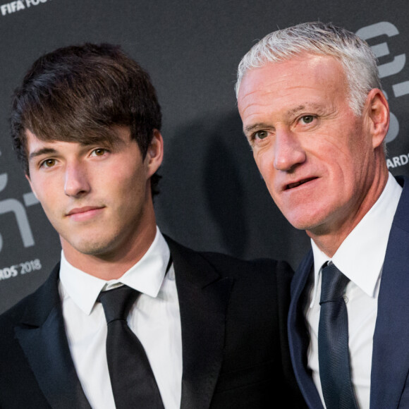 Dylan Deschamps montre les muscles ! 
 
Didier Deschamps, sa femme Claude et leur fils Dylan - Les célébrités arrivent à la cérémonie des Trophées Fifa au Royal Festival Hall à Londres, Royaume Uni. © Cyril Moreau/Bestimage
