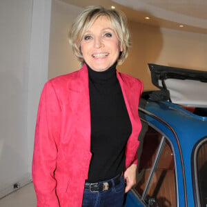 Evelyne Dhéliat - Les célébrités fêtent la sortie du livre de René Metge ("Pilote de 7 à 77 ans") chez "Arc de Triomphe Autos" à Paris, le 24 février 2022. (BALDINI / BESTIMAGE)