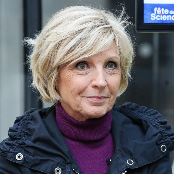 Exclusif - Les coulisses du bulletin météo avec Évelyne Dhéliat pour les 30 ans de la Fête de la Science à la Sorbonne le 9 octobre 2021. © Panoramic / Bestimage