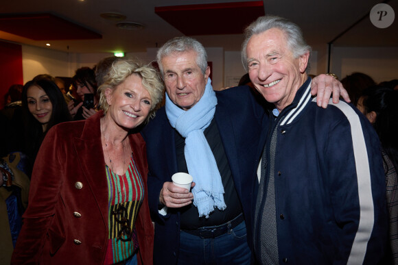 Exclusif - Sophie Davant, Claude Lelouch et William Leymergie - Cocktail - Spectacle symphonique Claude Lelouch "D'un film à l'autre" au Palais des Congrès de Paris le 14 novembre 2022. Pour Fêter ses 85 ans et 60 de carrière, Claude Lelouch a créé un ciné-concert, "Claude Lelouch - D'un film à l'autre", dans lequel la musique de ses films est jouée par l'orchestre philharmonique de Prague, au Palais des Congrès à Paris. Sur le gâteau, son chiffre fétiche : 13 car 85 ans (8+5 = 13). Claude Lelouch associe le 13 à toute sa vie professionnelle : sa société "Les films 13" et son cinéma, le "Club 13. © Moreau / Rindoff / Bestimage 