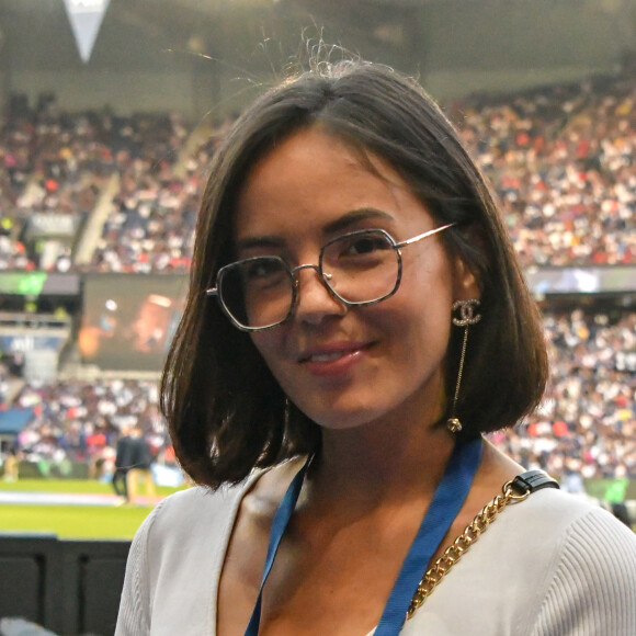 Agathe Auproux - People dans les tribunes - Match de football en ligue 1 Uber Eats : Le PSG (Paris Saint-Germain) remporte la victoire 4-2 contre Strasbourg au Parc des Princes le 14 août 2021. © Lionel Urman / Panoramic / Bestimage