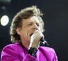 Il avait, à ses côtés, sa compagne Melanie, de 36 ans sa cadette, ainsi que de nombreux amis.
Mick Jagger, concert à Toronto le 30 juillet 2003.