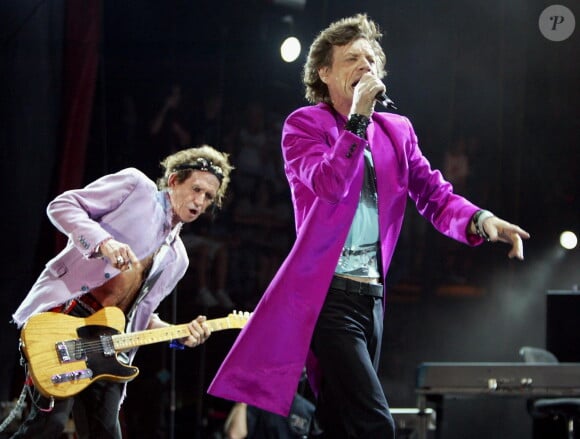 Il avait, à ses côtés, sa compagne Melanie, de 36 ans sa cadette, ainsi que de nombreux amis.
Mick Jagger, concert à Toronto le 30 juillet 2003.