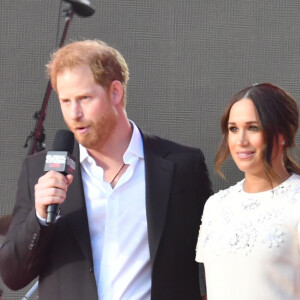 De quoi rendre plus intenses les rumeurs de divorce
Le prince Harry, duc de Sussex et Meghan Markle sur la scène du "Global Citizen Live Festival" à Central Park à New York, le 25 septembre 2021. 