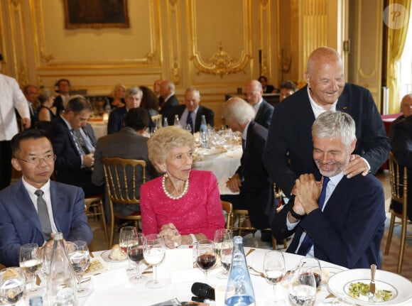 Exclusif - Lu Shaye, ambassadeur de Chine en France, Hélène Carrère d’Encausse, Secrétaire perpétuel de l’Académie française, Marc Ladreit de Lacharrière, Laurent Wauquiez - Mercredi 31 mai 2023, le dîner du Cercle de la Revue des Deux Mondes, orchestré par Marc Ladreit de Lacharrière, s’est réuni au Cercle de l’Union Interalliée en l’honneur de Laurent Wauquiez (Président de la Région Auvergne – Rhône-Alpes). © Marc Ausset-Lacroix / Bestimage  