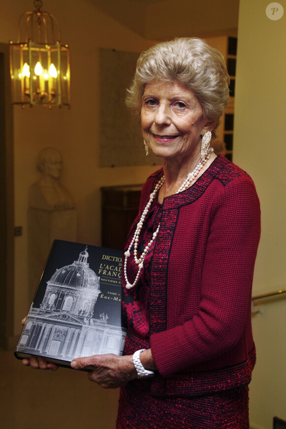 Archives - Hélène Carrère d'Encausse présente le 3ème volume du dictionnaire de l'Académie Française. Le 15 décembre 2011  