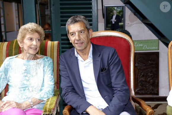 Hélène Carrère d'Encausse et Michel Cymes - 21ème édition de la "Forêt des livres" à Chanceaux-prés-Loches, France, le 28 août 2016. © Cédric Perrin/Bestimage