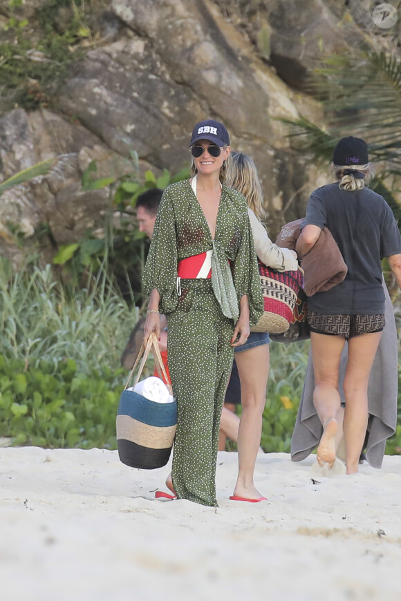 Exclusif - Laeticia Hallyday - Laeticia Hallyday, sa mère Françoise Thibault, ses filles Jade et Joy, Zofia Borucka sur la plage Gouveneur Bay à Saint-Barthélemy, le 19 février 2019. 