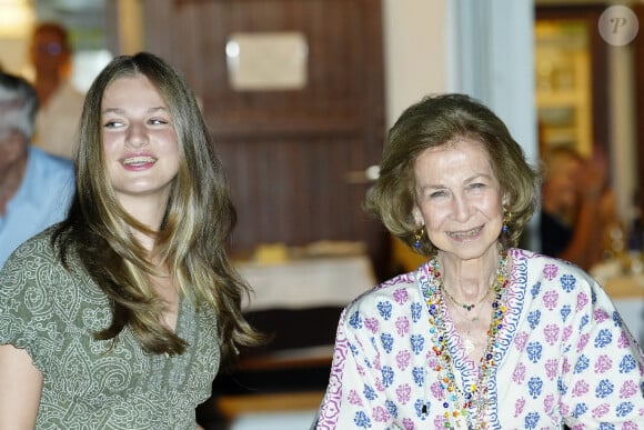 La princesse Leonor et la reine Sofia - sortie familiale au restaurant Mia à Palma de Majorque en Espagne le 5 août 2023
