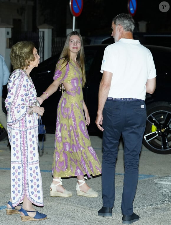 La reine Sofia, la princesse Sofia et le roi Felipe - sortie familiale au restaurant Mia à Palma de Majorque en Espagne le 5 août 2023
