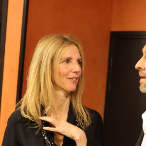 Exclusif - Sandrine Kiberlain, Pierre Souchon - Backstage du 16ème Gala de la Fondation " Recherche Alzheimer " à l'Olympia à Paris. Le 20 mars 2023 © Sébastien Valente / Bestimage